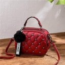 Dámska crossbody kabelka do ruky Prešívaný vzor s kovovými cvočkami Chlpatá bambuľa Dvojitý zips Umelá koža 21 x 15 x 9 cm 3
