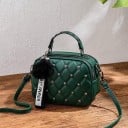 Dámska crossbody kabelka do ruky Prešívaný vzor s kovovými cvočkami Chlpatá bambuľa Dvojitý zips Umelá koža 21 x 15 x 9 cm 5
