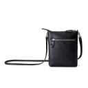 Dámská crossbody kabelka na mobil z pravé kůže Hlavní komora na zip Dvě vnější kapsy Tenký popruh s karabinkami Plochý tvar 15 x 19 cm 7