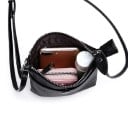 Dámská crossbody kabelka na mobil z pravé kůže Hlavní komora na zip Dvě vnější kapsy Tenký popruh s karabinkami Plochý tvar 15 x 19 cm 8