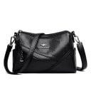 Dámská crossbody kabelka na zip s diagonálními panely na přední straně Odepínací popruh přes rameno i přes tělo 28 x 11 x 18 cm 1