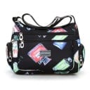 Dámská crossbody kabelka přes rameno s potiskem Několik kapes na zip vpředu i po stranách Látka oxford a polyester 26 x 20 x 10 cm 10