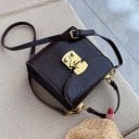Dámska crossbody kabelka s horným uchem Hranatý tvar Krokodíly vzor Kovové zapínanie Odnímateľný popruh PU koža Rozmery 17 x 17 x 8,5 cm 5