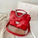 Dámska crossbody kabelka s horným uškom a reťazom Vankúšový tvar s prešitými krúžkami Kovové zapínanie PU koža 30 x 24 x 8 cm 4