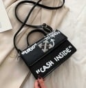 Dámská crossbody kabelka s klopou a výraznými nápisy Horní ucho Kovové zapínání Nastavitelný popruh PU kůže 21,5 x 15 x 8 cm 13