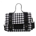 Dámska crossbody kabelka s klopou a vzorom kohútich stôp Koženkové pásky s nýty Horné ucho a popruh PU kože a polyester 18,5 x 13 x 8 cm 2