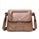 Dámská crossbody kabelka s klopou Měkký vrásčitý povrch Zipová kapsa na klopě Nastavitelný popruh Ležérní styl Umělá kůže 25 x 22 cm 2