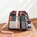 Dámská crossbody kabelka s kostkovaným vzorem Přední pásek s otočným zapínáním Více oddílů uvnitř PU kůže a polyester 19 x 18 x 11 cm 4