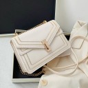 Dámska crossbody kabelka s obálkovou klopou a kontrastným prešívaním Retiazkový popruh s prackou Kovové zapínanie PU koža 21 x 14 x 7,5 cm 8