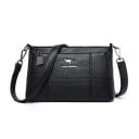 Dámska crossbody kabelka s prešívaním do obdĺžnikov Zatváranie na zips Popruh s karabínkami Prvá koža a polyester 24 x 15 x 10 cm 1