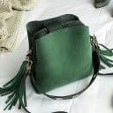 Dámská crossbody kabelka se střapci Zapínání na zip Široký popruh s kovovými očky a dlouhý popruh přes tělo PU kůže 22 x 20 x 10 cm 1