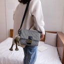 Dámska crossbody kabelka so vzorom kohútej stopy Obdĺžnikový tvar s klopou a ozdobnou prackou Plátno a polyester 25 x 15 x 5 cm 4