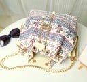 Dámska crossbody kabelka vo forme vaku so stahovacím reťazcom Ornamentálny vzor Dva popruhy Plátno a polyester Rozmery 34 x 24 x 13 cm 3