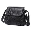 Dámska crossbody kabelka z mäkkej umelej kože s vrásneným povrchom Klopa s kapsou na zips Nastaviteľný popruh 25 x 22 x 3 cm 1