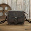 Dámská crossbody kabelka z pravé kůže Sedlový tvar s klopou a kovovou přezkou Vintage vzhled Dlouhý popruh přes rameno 18,5 x 7,5 x 15 cm 6
