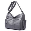 Dámská crossbody kabelka z umělé kůže Dvě přední kapsy na zip Boční kapsy Prošívaný vzhled Nastavitelný popruh 29 x 23 x 14 cm 3