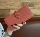 Dámska dlhá peňaženka z kože a polyesteru S klopou a kovovou prackou Zrnitý povrch Štíhly tvar Elegantný doplnok do kabelky 6