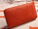 Dámska dlhá peňaženka z pravej kože na zips okolo dokola Zrnité povrch s dekoratívnou perforáciou Plochý tvar do kabelky 20 x 10,5 x 2,5 4