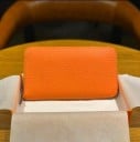 Dámska dlhá peňaženka z pravej kože so zipsom po obvode Zrnitý povrch Zaoblené rohy Štíhly elegantný tvar Rozmer 20 x 11 x 2 cm 2