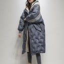 Dámska dlhá zimná bunda s kapucňou a kontrastnými pruhmi Prošívaný kabát s pletenými manžetami a svetlou podšívkou Polyester a bavlna 4