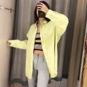 Dámská dlouhá košile v limetkově zelené barvě Volný oversize střih se spuštěnými rameny Zapínání na patentky Klasický límeček Polyester 6