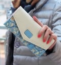Dámská dlouhá peněženka z umělé kůže Obálkový tvar s klopou Květinový vzor Přihrádky na karty a oddíl na zip 19,1 x 2,6 x 9,5 cm 3