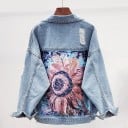 Dámska džínová bunda s veľkým kvetinovým potlačom a trblietavými kamienkami na chrbte Roztrhnuté detaily Svetlo modrá Polyester a bavlna 1
