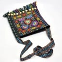 Dámska etno kabelka cez rameno z tkaných pruhovaných látok Farebné strapce Dlhý popruh Plátno a polyester Rozmery 25 x 28 cm Boho štýl 7