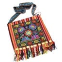 Dámská etno kabelka přes rameno z tkané pruhované látky Barevné třásně Dlouhý popruh Plátno a polyester Rozměry 25 x 28 cm Boho styl 2