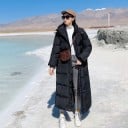 Dámska extra dlhá prešívaná zimná bunda s kapucňou a vysokým golierom Dĺžka nad kotníky Rovný strih Bočné vrecká Polyester a bavlna 6