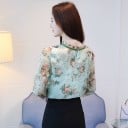 Dámská halenka s květinovým potiskem a přišitými květy Volánkový límec s mašlí Dlouhé průsvitné rukávy s volánky Polyester a spandex 7