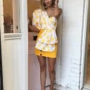 Dámská halenka s odhaleným ramenem Asymetrický střih Nadýchaný rukáv Celoplošný květinový potisk Řasení s uzlem Bavlna a polyester 9