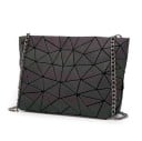 Dámska holografická kabelka cez rameno s kovovým reťazcom Ploché obdĺžnikové tvar Geometrický vzor PU koža a polyester 26 x 18 x 7 cm 1
