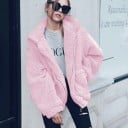 Dámská hřejivá chlupatá bunda na zip se širokým límcem Volný střih se spadlými rameny Dvě velké přední kapsy Polyester s bavlnou 24