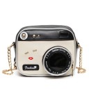 Dámska kabelka cez rameno 18 x 15 x 9 cm v tvare retro fotoaparátu s objektívom Crossbody kabelka v krémovej a čiernej farbe s reťazkom 1