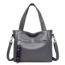 Dámska kabelka cez rameno 34 x 29 x 11,5 cm Dve ucha Odnímateľný popruh s karabinami Predná kapsa Ozdobná stužka s nápisom 2
