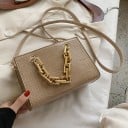 Dámska kabelka do ruky 20 x 14 x 9 cm Ražený plazí vzor Masívny reťazový úchyt v zlatom odtieni Dlhý popruh cez rameno aj crossbody 2