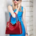 Dámska kabelka do ruky aj cez rameno Taška s ozdobným príveskom a třapcom Umelá koža PU Viac oddielov na zips Dlhý popruh 32 x 23 x 14 cm 6