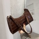 Dámská kabelka pod paži 24,5 x 15 x 7 cm Lesklý ražený plazí vzor Krátké ucho přes rameno Zapínání na zip Protáhlý tvar v retro stylu 6