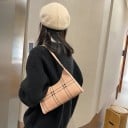 Dámská kabelka pod rameno s kostkovaným vzorem Zapínání na zip Tenký ramenní popruh Zlaté kovové doplňky Umělá kůže 25 x 17 x 6 cm 6
