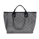 Dámská kabelka s kosočtverečným vzorem 31 x 24 x 16 cm Krátká ucha do ruky Dlouhé řetízky přes rameno Plátno a polyester 1
