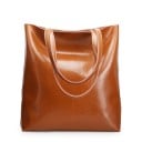 Dámská kabelka shopper přes rameno z pravé kůže s lesklým povrchem Vysoký tvar se dvěma dlouhými uchy Prostorný vnitřek 32 x 36 x 6 cm 3