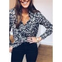 Dámská košile s drobným květinovým vzorem Dlouhé rukávy Košilový límec Výstřih do V Bílé kvítky na tmavém podkladu Polyester 5