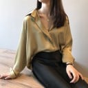 Dámská košilová halenka s dlouhým rukávem Lesklý saténový vzhled Výstřih do V Skryté zapínání Manžety na knoflík Volnější střih Polyester 5