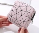 Dámská kosmetická taška s geometrickým vzorem trojúhelníků Taštička z PU kůže na zip pro líčidla a drogerii do kabelky i na cesty 10