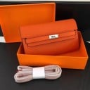 Dámska kožená crossbody kabelka s klopou a kovovým zapínaním Malá psaníčková kabelka s odnímateľným popruhom 22 x 14 x 4 cm 9