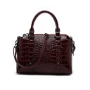 Dámska kožená kabelka do ruky s krokodílej ražbou Lesklý povrch Dve ucha a dlhý popruh cez rameno Koža a polyester 32 x 24 x 14 cm 3
