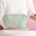 Dámska kozmetická taška so širokým otvorom na líčidlá a drobnosti Lichobežníkový tvar Zips s kovovými krúžkami Nylon 18 x 13 x 9 cm 10