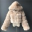 Damska kurtka zimowa ze sztucznego futra P1481 9