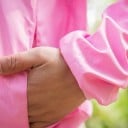 Dámská lehká nepromokavá bunda s kapucí na běhání Zapínání na zip Pružné manžety Boční kapsy Tenký polyester Sportovní střih 13